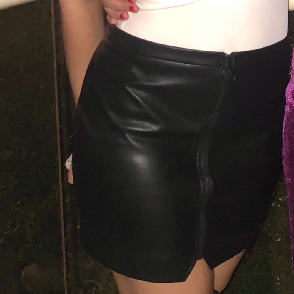 Guess faux leather zip-front skirt